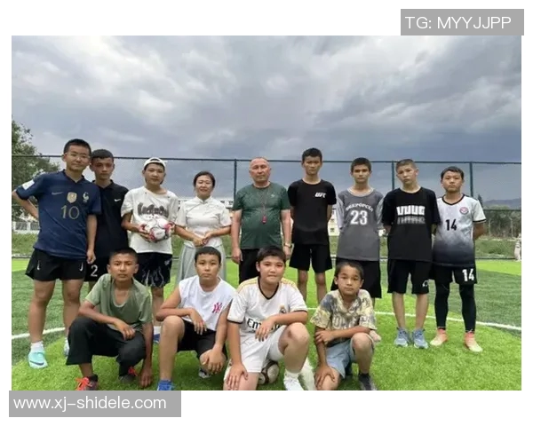 于小脸与足球明星的奇妙邂逅揭开了梦想与现实的交汇之旅