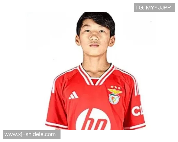 八岁足球明星崭露头角小小年纪展现非凡才华与无限潜力 八岁足球明星崭露头角小小年纪展现非凡才华与无限潜力