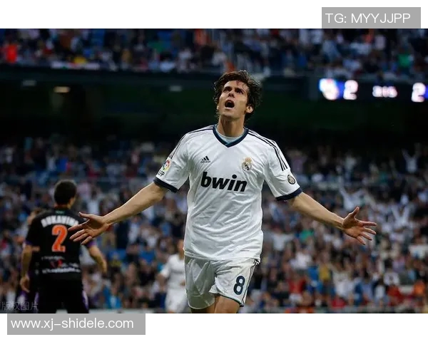 高开低走的足球明星们如何在巅峰与低谷之间寻找自我价值与重生之路