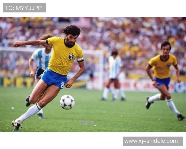 历史上最伟大的十位足球明星及其传奇瞬间回顾