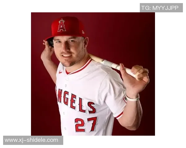 热爱棒球的足球巨星们展现多才多艺的运动人生