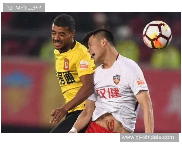 路人偶遇足球明星瞬间定格合照分享幸福时刻的温馨故事 路人偶遇足球明星瞬间定格合照分享幸福时刻的温馨故事